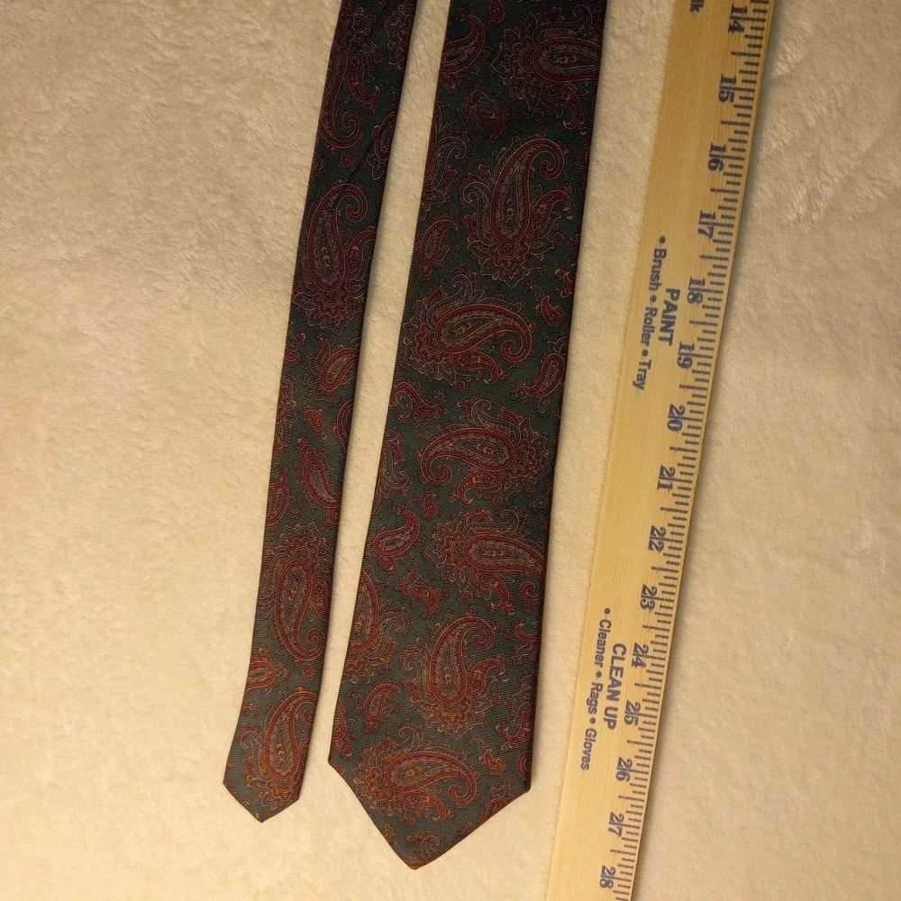 vintage hathaway GREEN RED paisley silk necktie 57